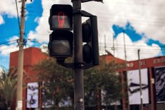 No meio do caminho tinha...um Drummond: semaforos ganham contorno do Poeta Maior em Itabira